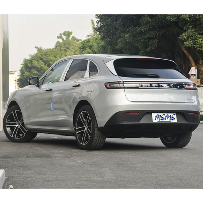 SUV 수준의 성능 AITO M5 전기 차량 리?? 철화강 배터리